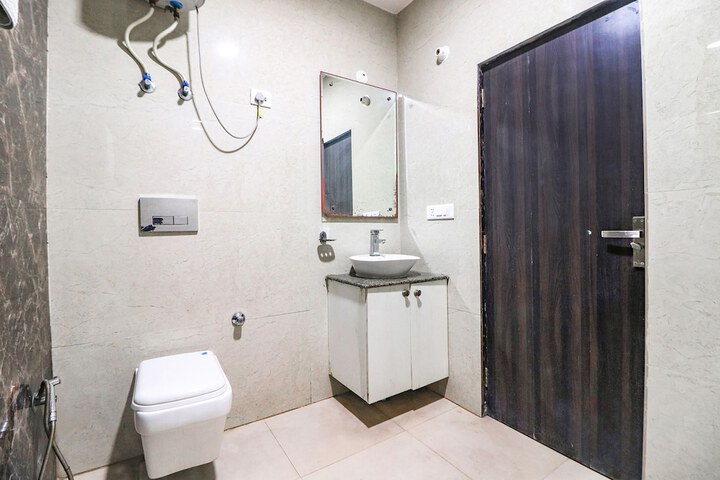 Room 25 of 28
