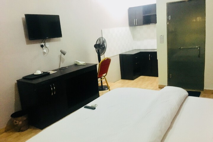 Room 4 of 25