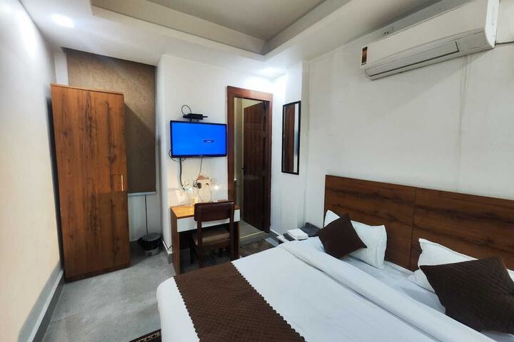 Room 42 of 75