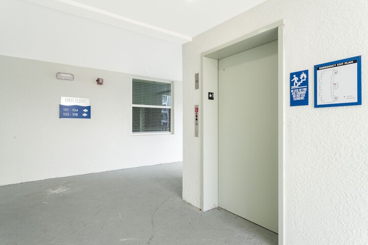 Ballroom/Hall 68 of 89