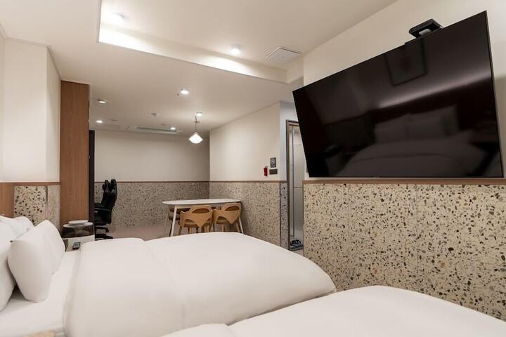 Room 41 of 76