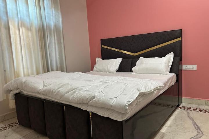 Room 2 of 7