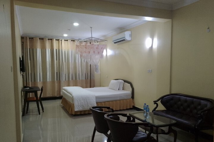 Room 6 of 23