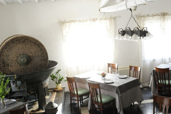 Dining 25 of 52