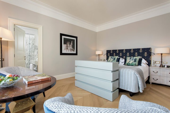 Room 226 of 533