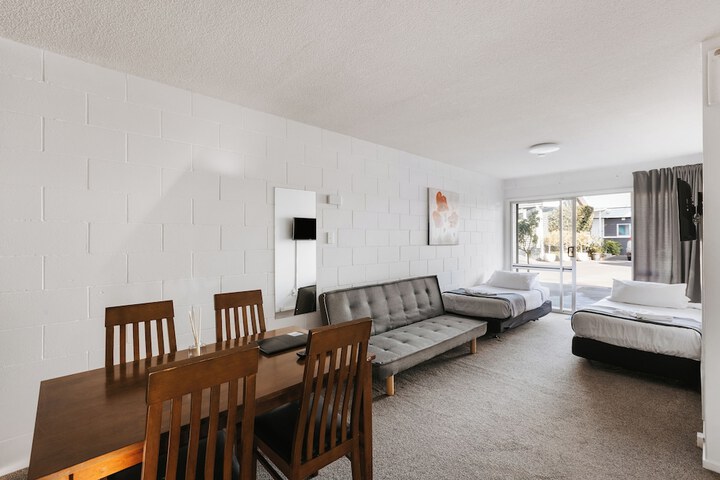 Room 4 of 71