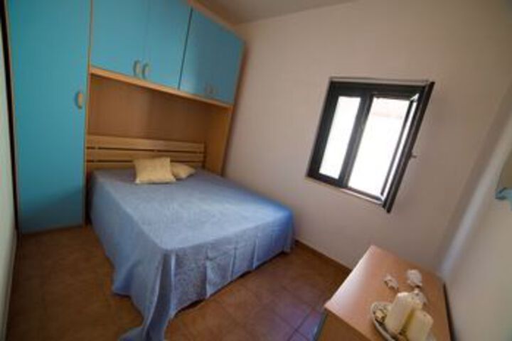 Room 5 of 11