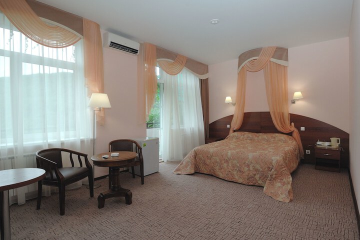 Room 5 of 33