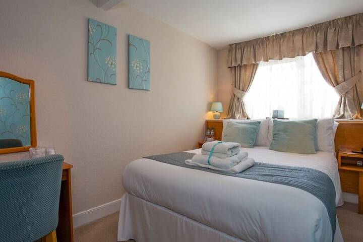 Room 4 of 63