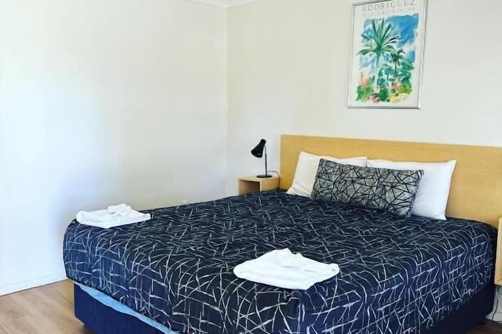 Room 13 of 33