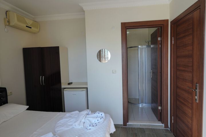 Room 8 of 25