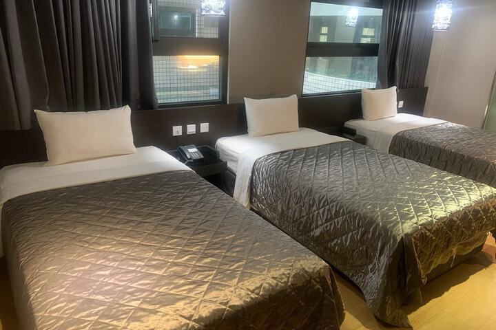 Room 16 of 36