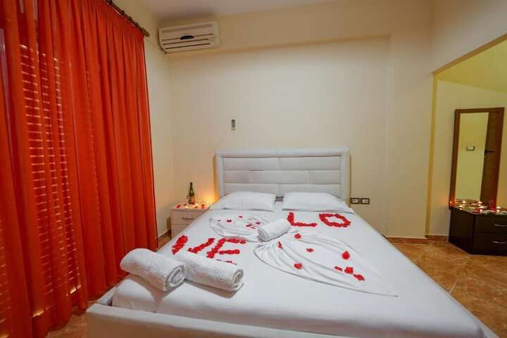 Room 4 of 66