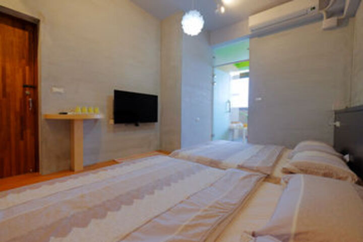 Room 14 of 22