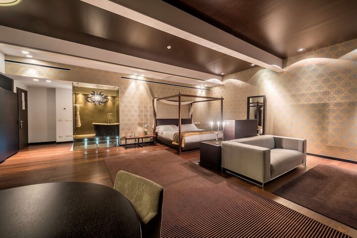 Room 21 of 139
