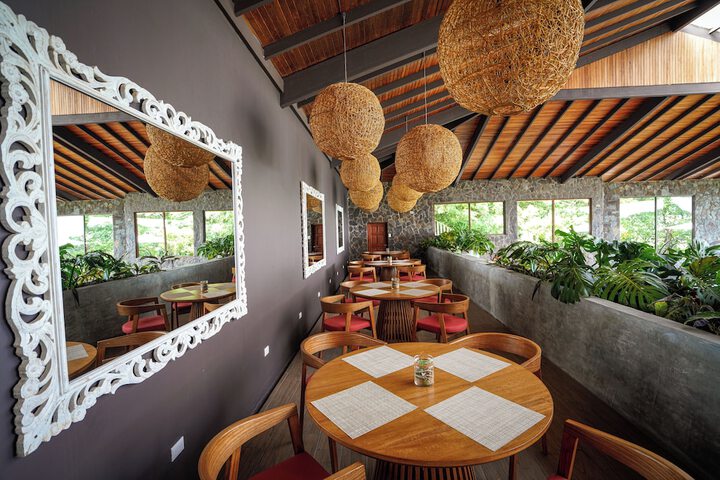 Dining 68 of 102