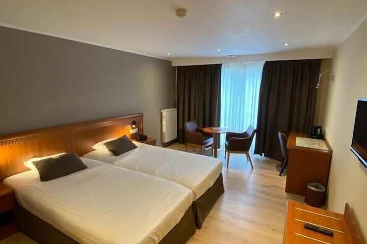 Room 20 of 77