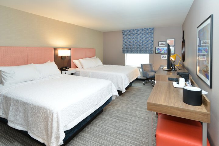 2 Queen Beds Mobility Accessible with Tub (15 of 16)