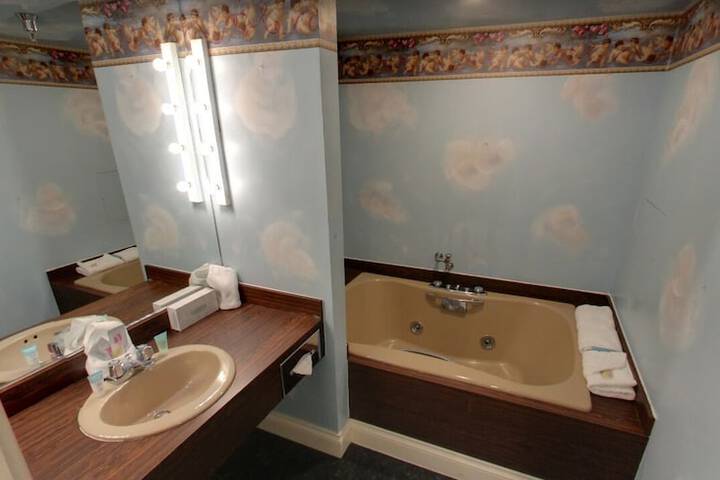 Room 14 of 21