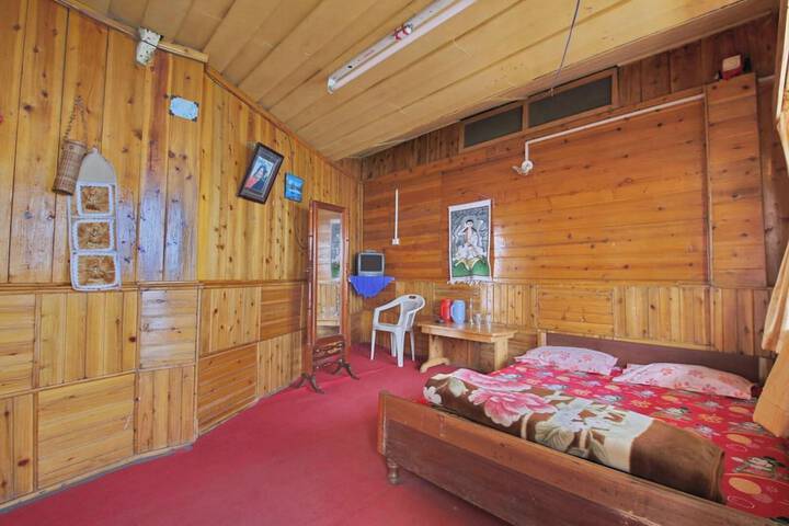 Room 2 of 10