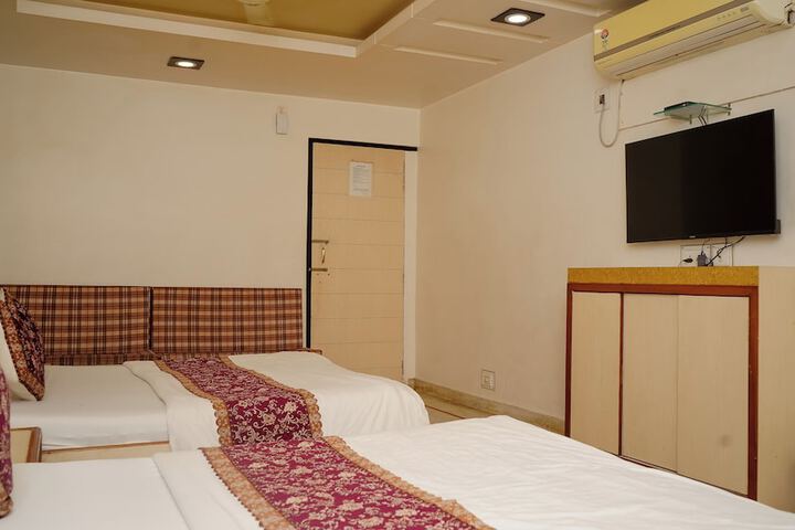 Room 28 of 144