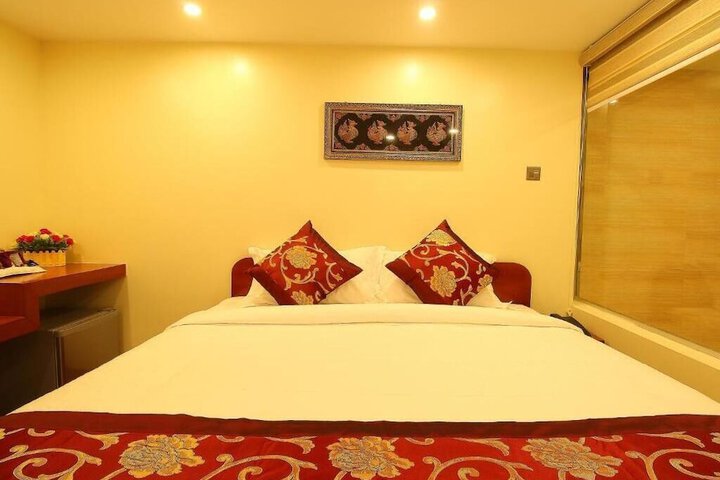 Room 17 of 34