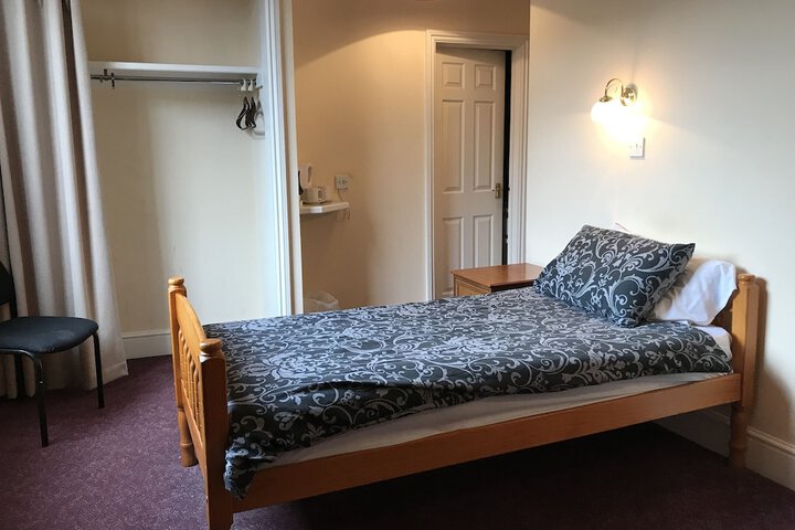Room 17 of 38
