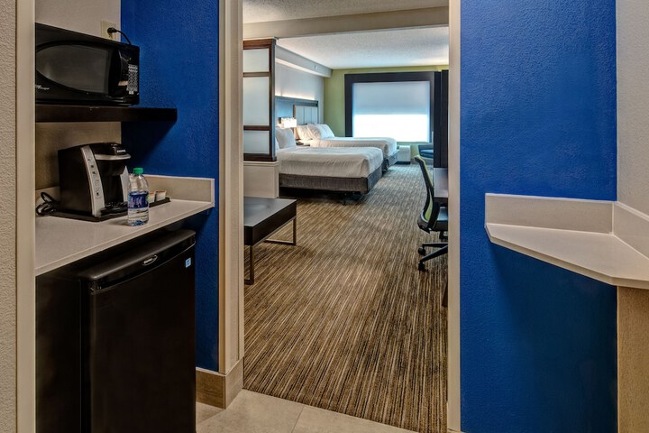 2 Queen Bed Suite Communication Accessible (1 of 8)