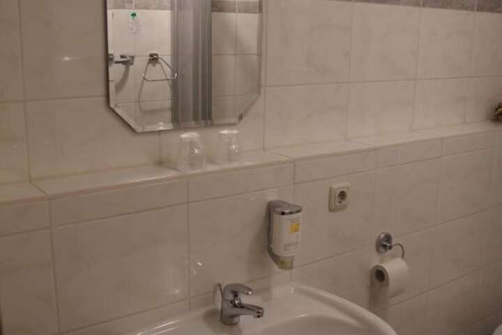 Room 8 of 11