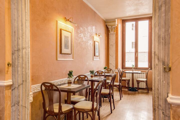 Breakfast area