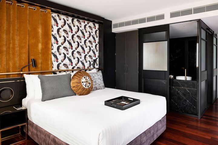 Room 13 of 87