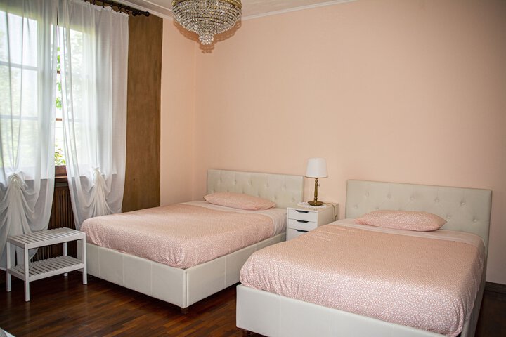 Room 11 of 31