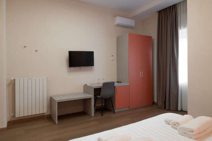 Room 15 of 33
