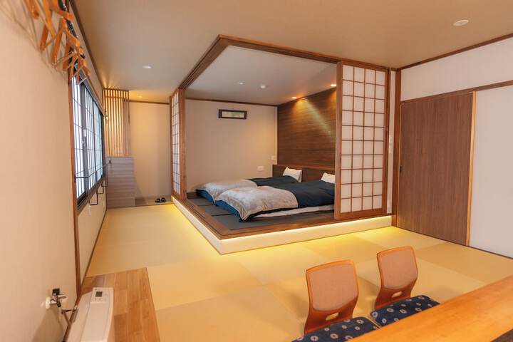 Room 11 of 36