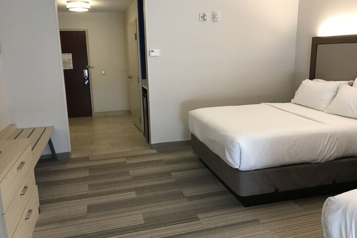 1 King Bed (7 of 14)