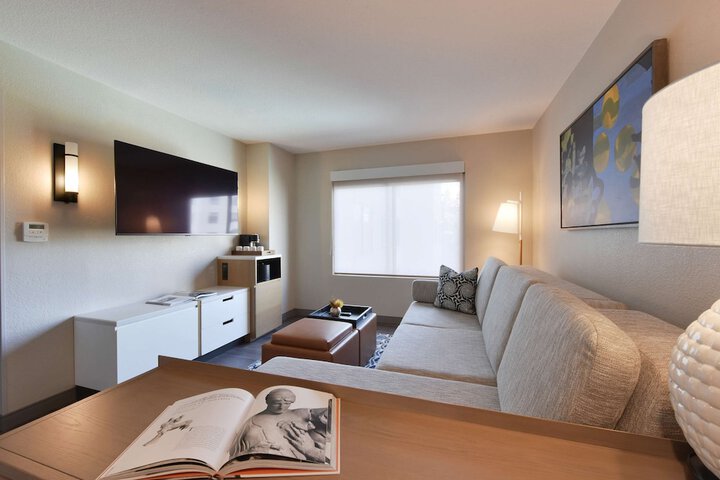 Room 12 of 76
