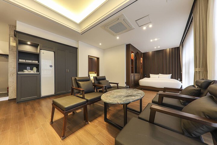 Room 47 of 77