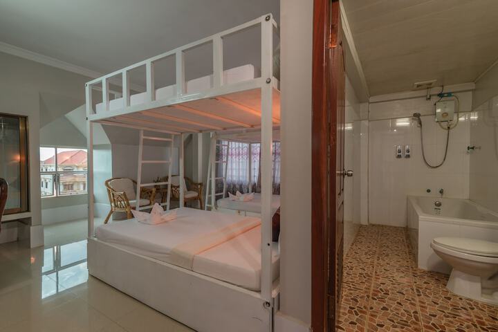 Room 8 of 28