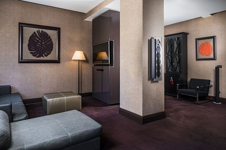 Room 21 of 141