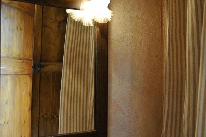 Room 25 of 123