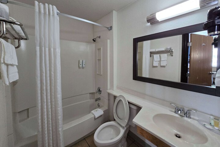 Room 12 of 26