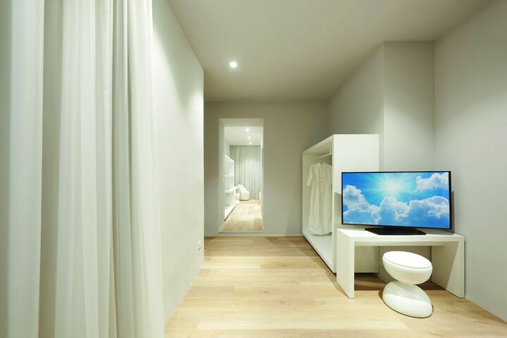 Room 13 of 40
