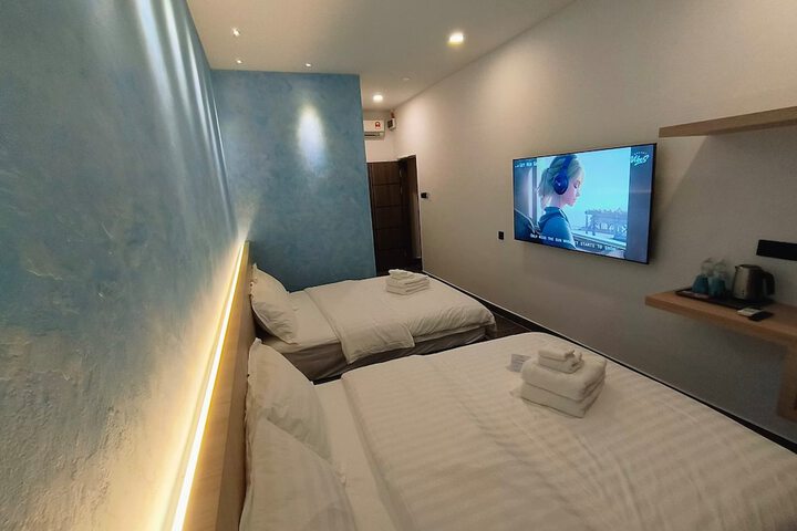 Room 7 of 17
