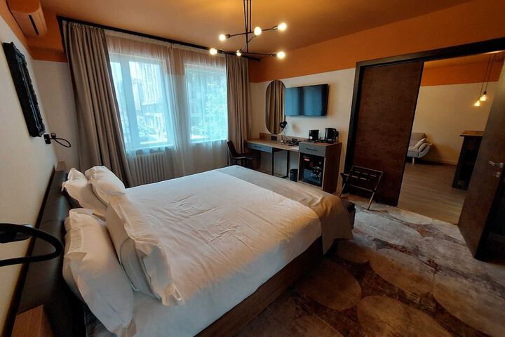 Room 32 of 72