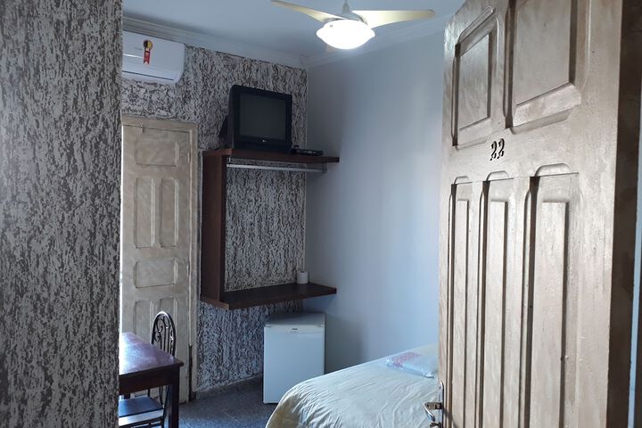 Room 6 of 98
