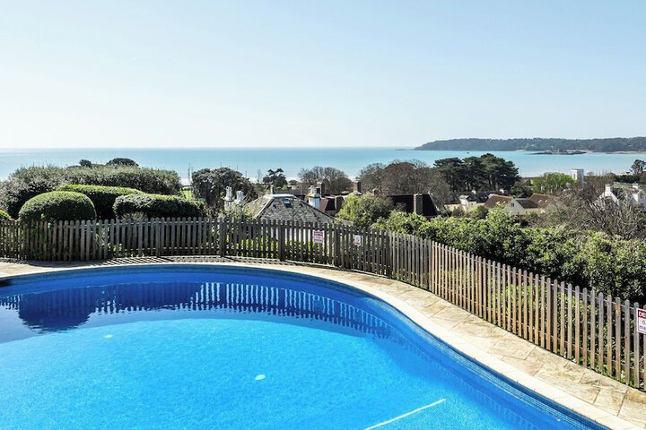 Hotel with Pool