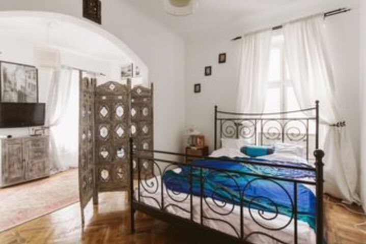 Room 7 of 17
