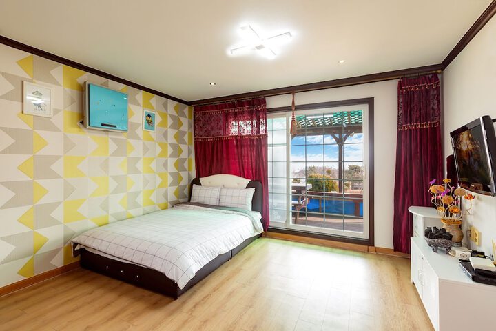Room 10 of 82