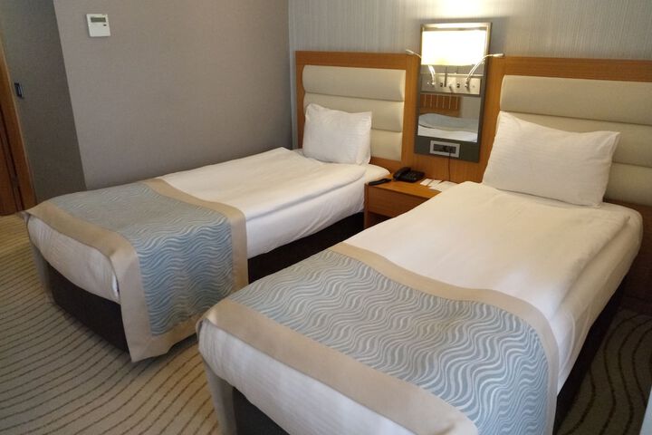 Room 10 of 50