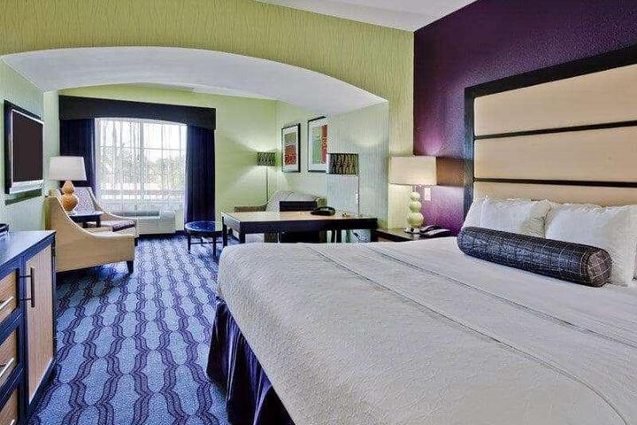 1 King Bed (8 of 14)
